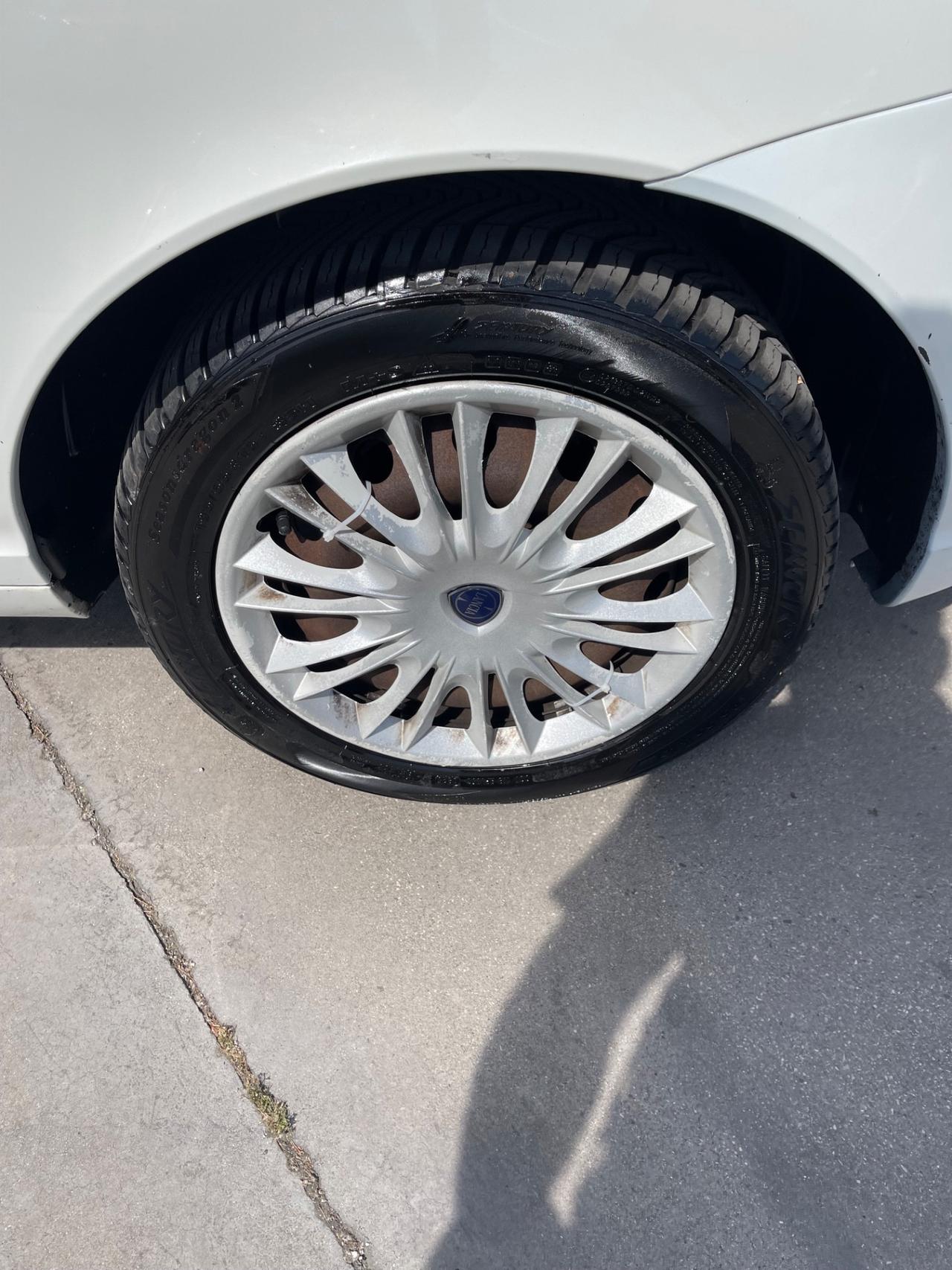 Lancia Ypsilon 1.2 Argento