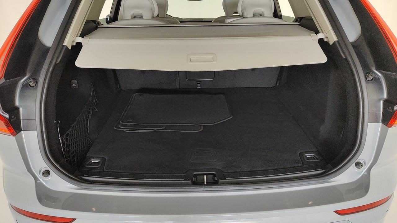 VOLVO XC60 2.0 b4 Momentum auto