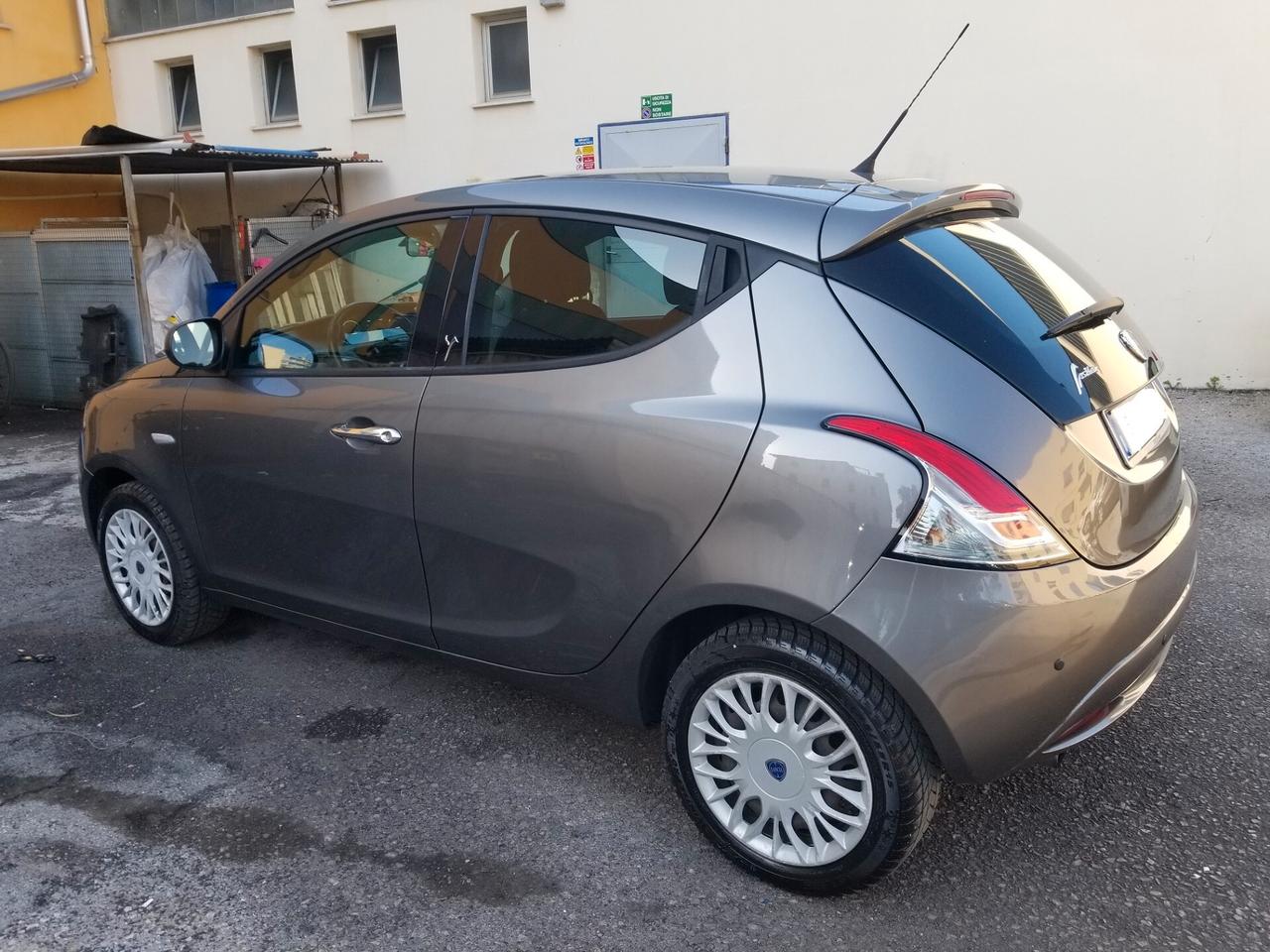 Lancia Ypsilon 1.2 69 CV 5 porte Gold