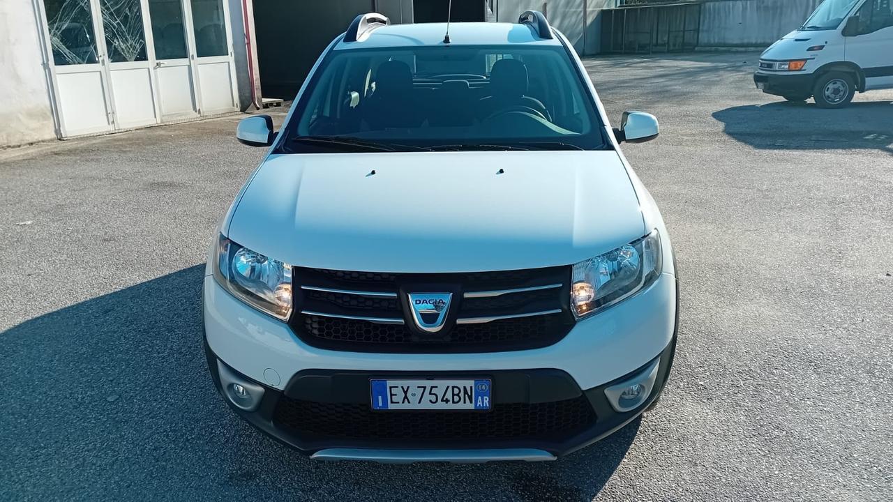 Dacia Sandero stepway -1.4 dci- full-2014