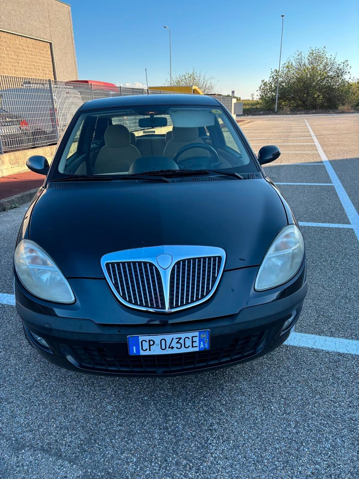 Lancia Ypsilon 1.2 16V Platino adatta ai neopatentati