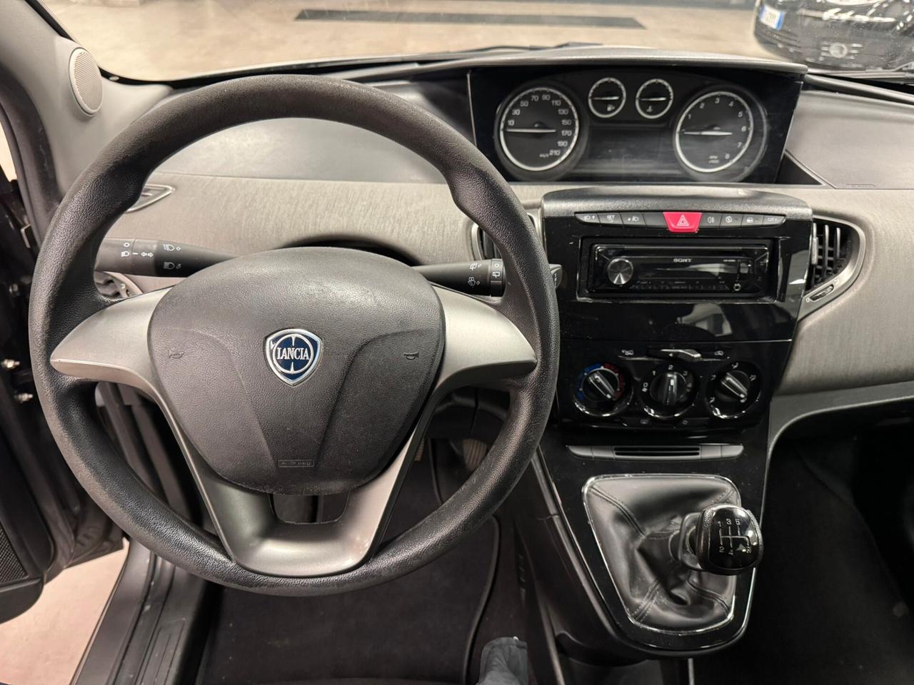 Lancia Ypsilon 1.2 69 CV 5 porte Platinum