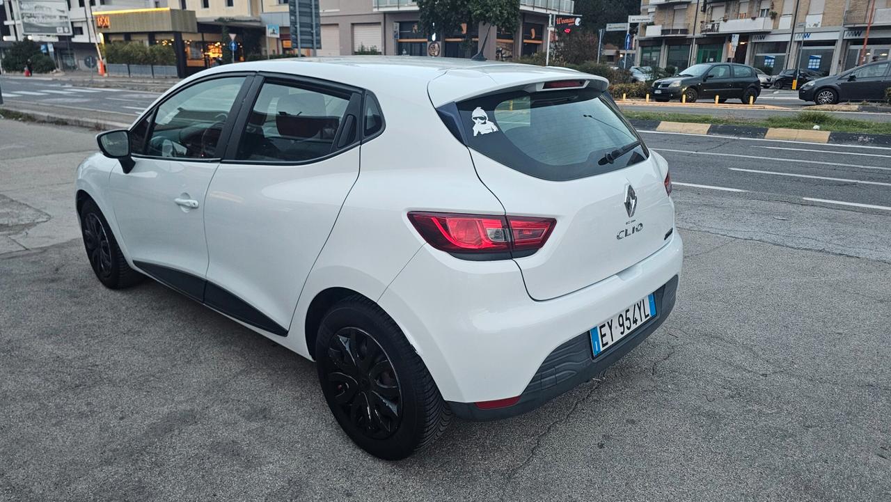 Renault Clio 1.2 75CV 5 porte Costume National