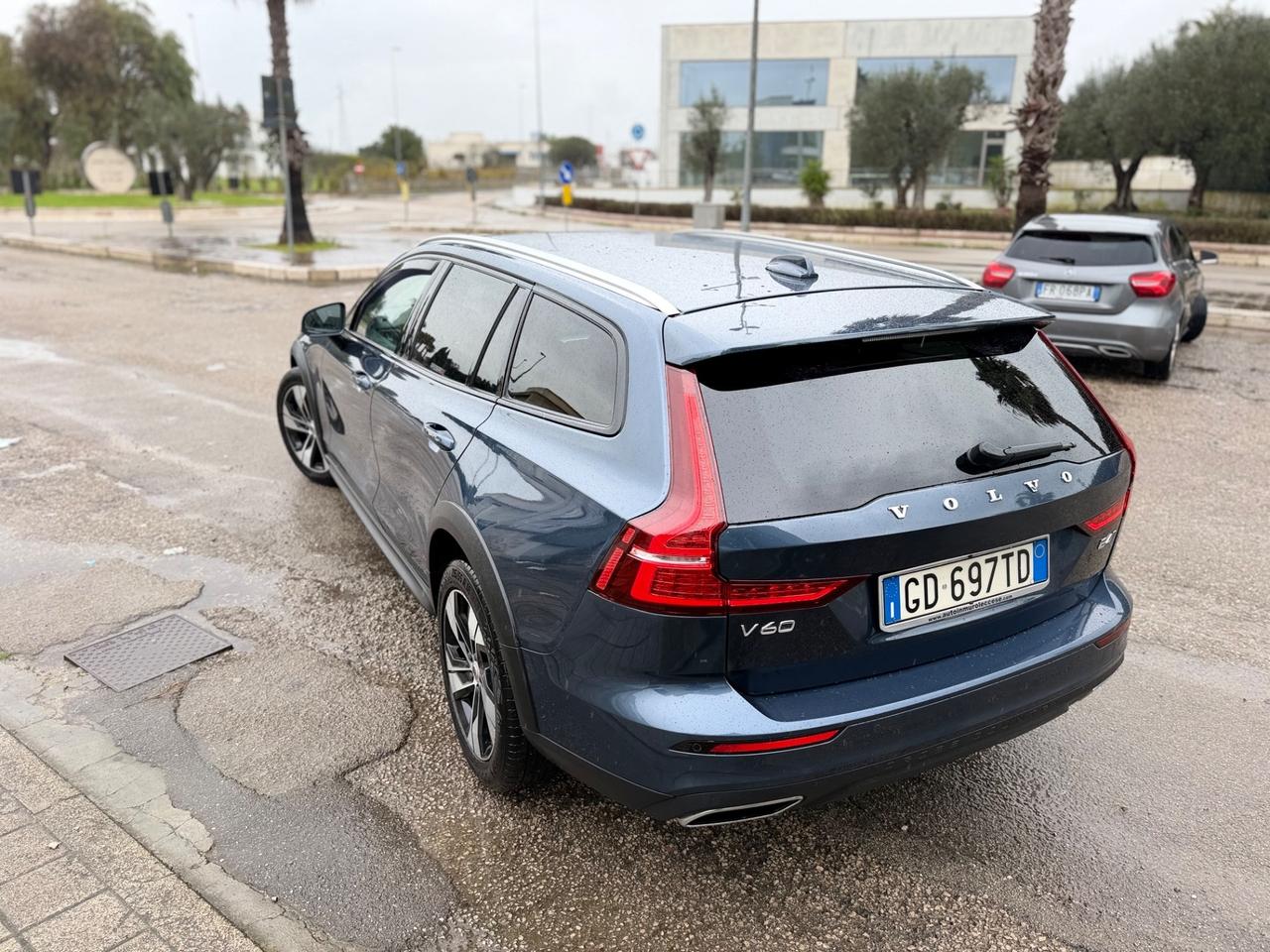 Volvo V60 Cross Country B4 (d) AWD Geartronic Business Pro