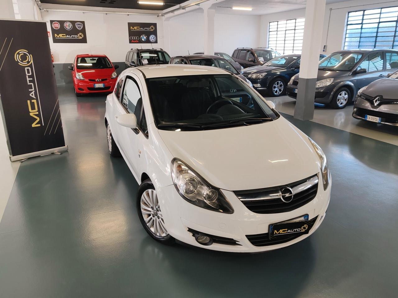 Opel Corsa 1.2 3 porte Club