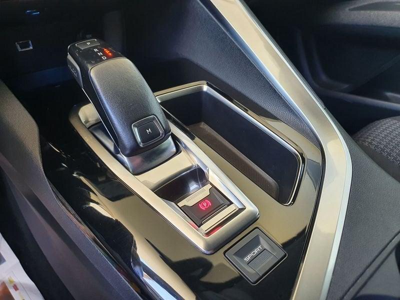 Peugeot 3008 BlueHDi 130 EAT8 S&S tua da 189,00 al mese