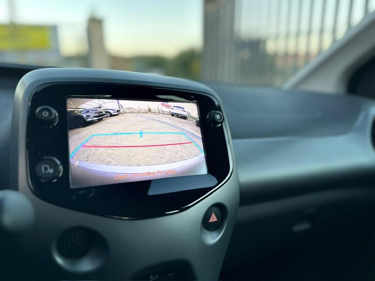 Toyota Aygo Connect 1.0 VVT-i 72 CV 5 porte x-play MMT