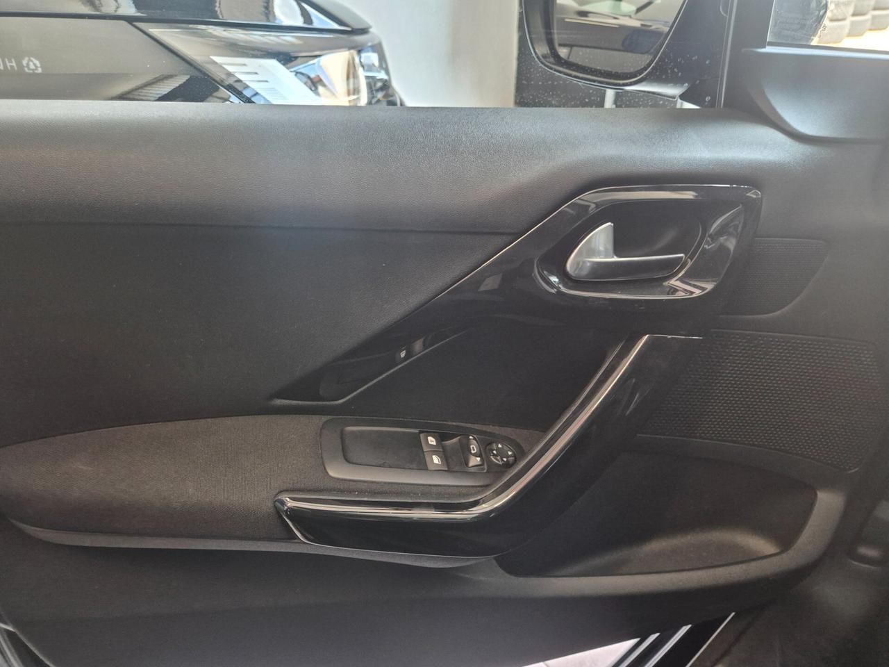 Peugeot 208 BlueHDi 75 5 porte Black Line