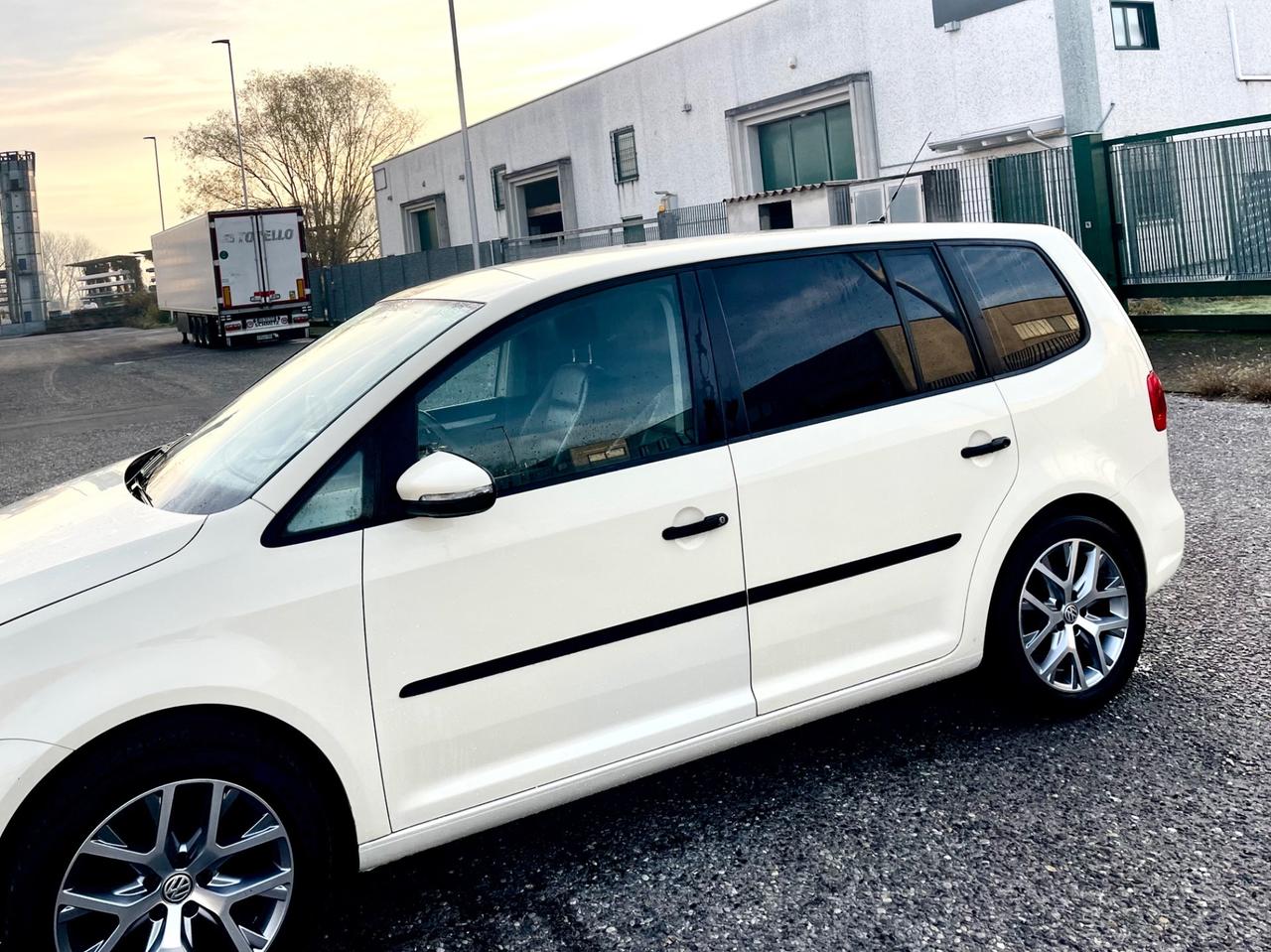 Volkswagen Touran Business 2.0 TDI 140 CV DSG Highline