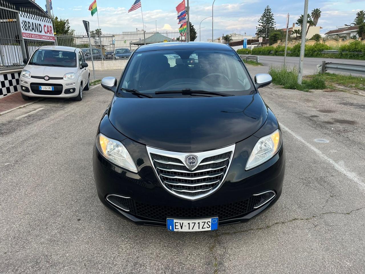 Lancia Ypsilon 1.2 5 porte Platinum Unipro 2014