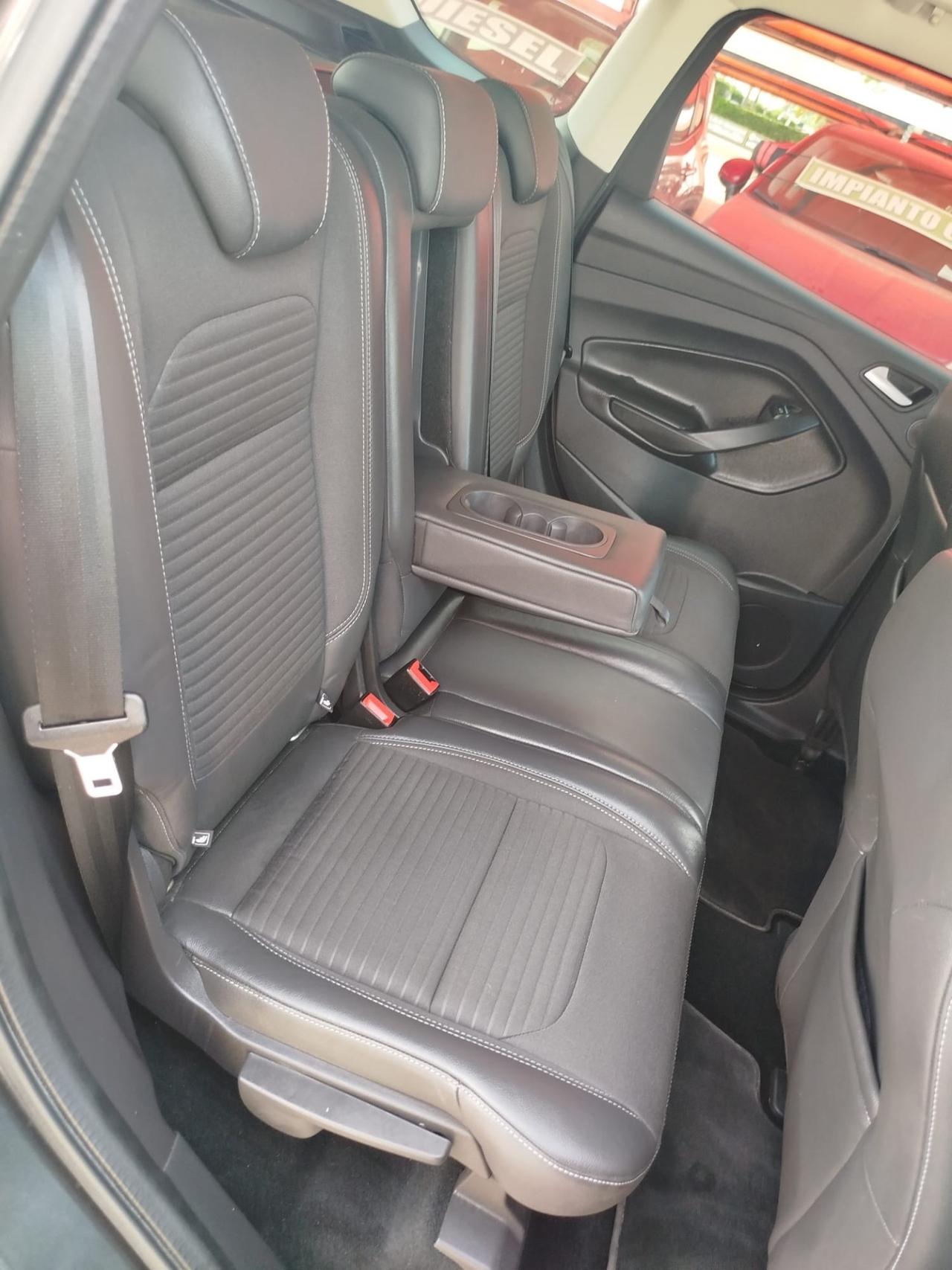 Ford Kuga 1.5 TDCI 120 CV S&S 2WD Powershift ST-Line