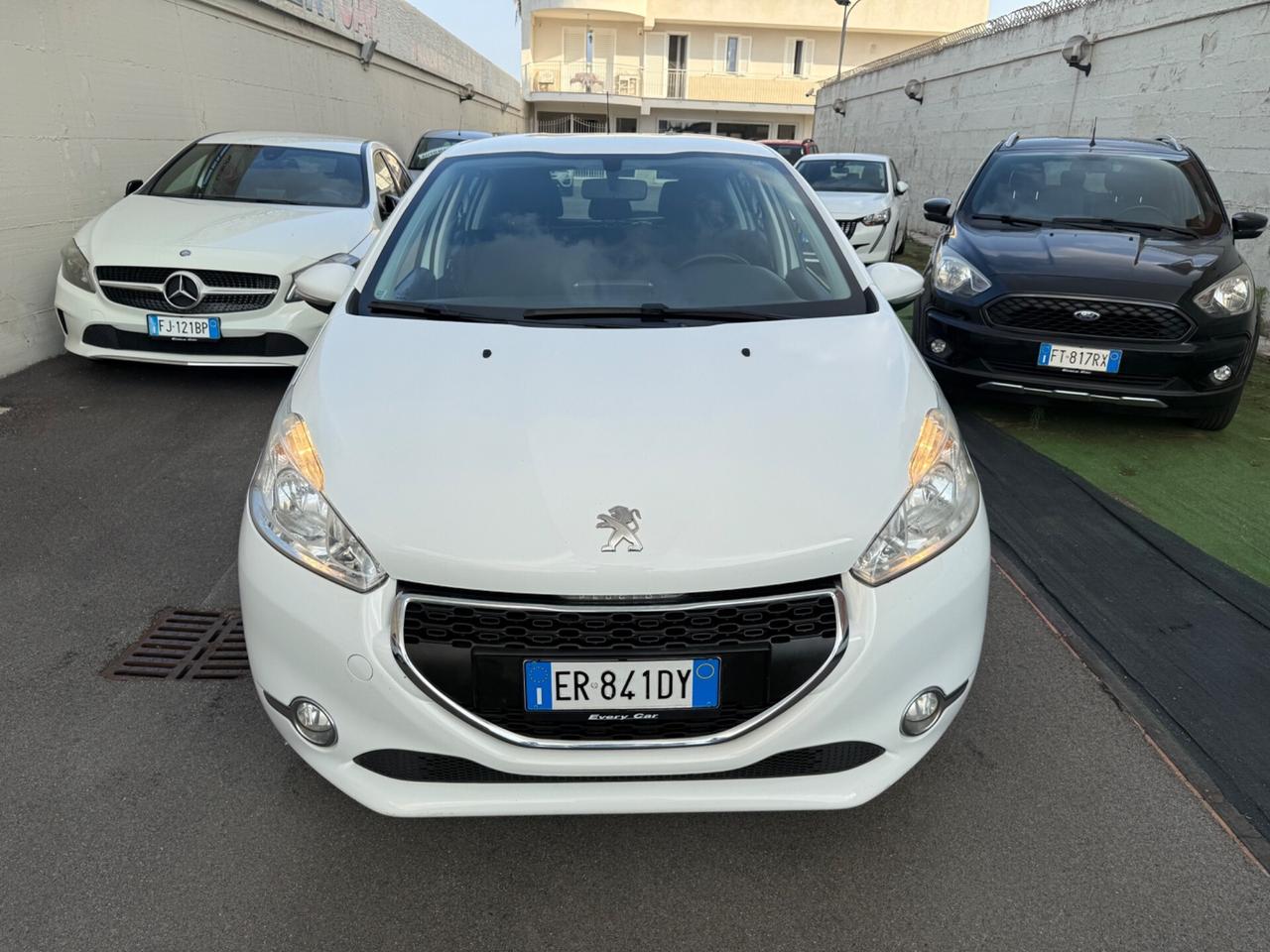 Peugeot 208 1.2benzina 5 porte - 2013