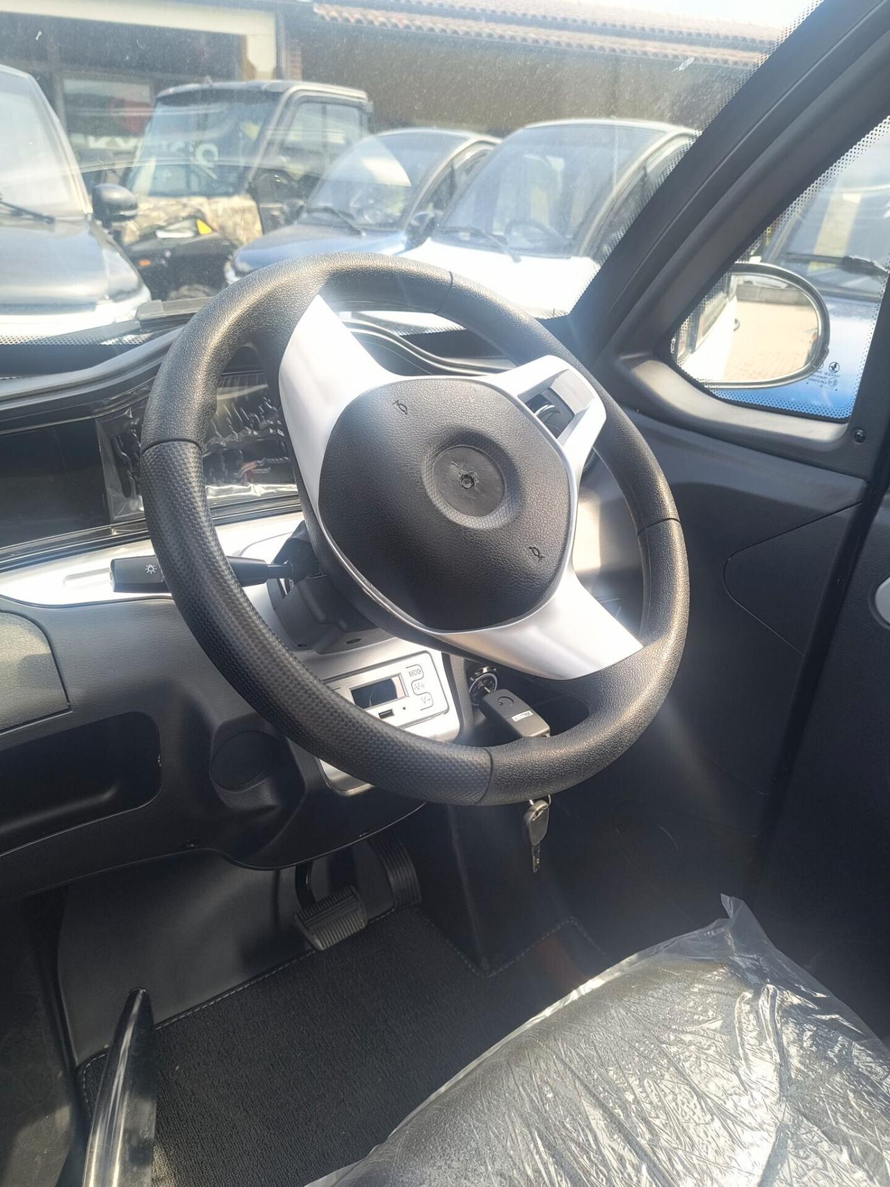 MINI AUTO DISABILI SCOOTER CABINATO ANZIANI