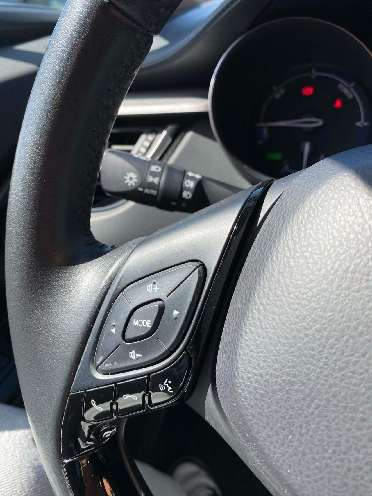 Toyota C-HR 1.8 Benz/Ibrida OK Neopatentato