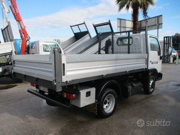 Nissan Cabstar 3000 120CV RIBALTABILE TRILATERALE
