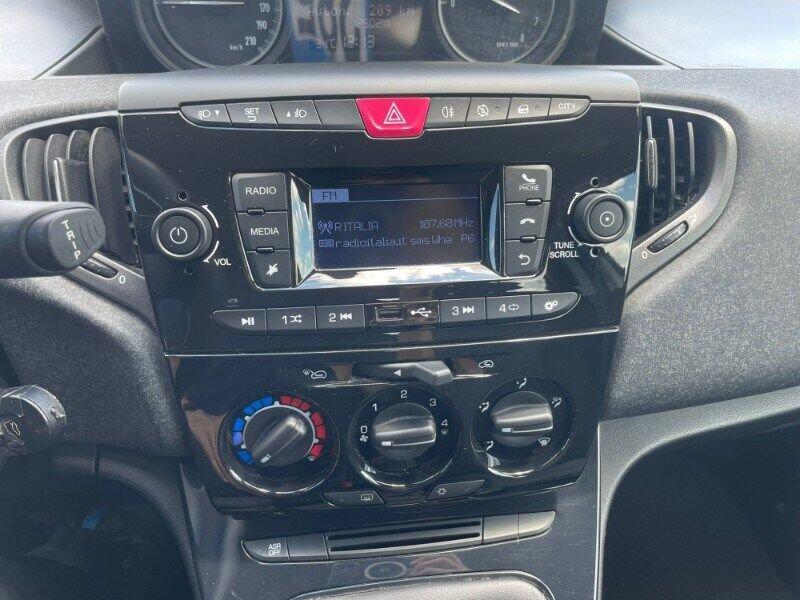 Lancia Ypsilon Ypsilon 1.0 FireFly 5 porte S&S Hybrid Ecochic Silver