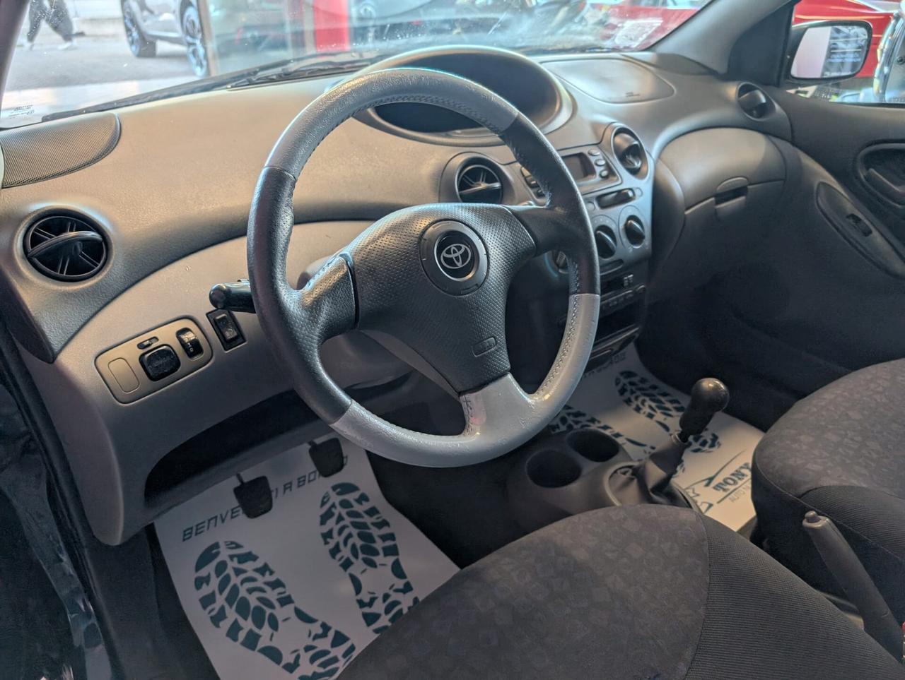 Toyota Yaris 1.0i 16V cat 5 porte Sol