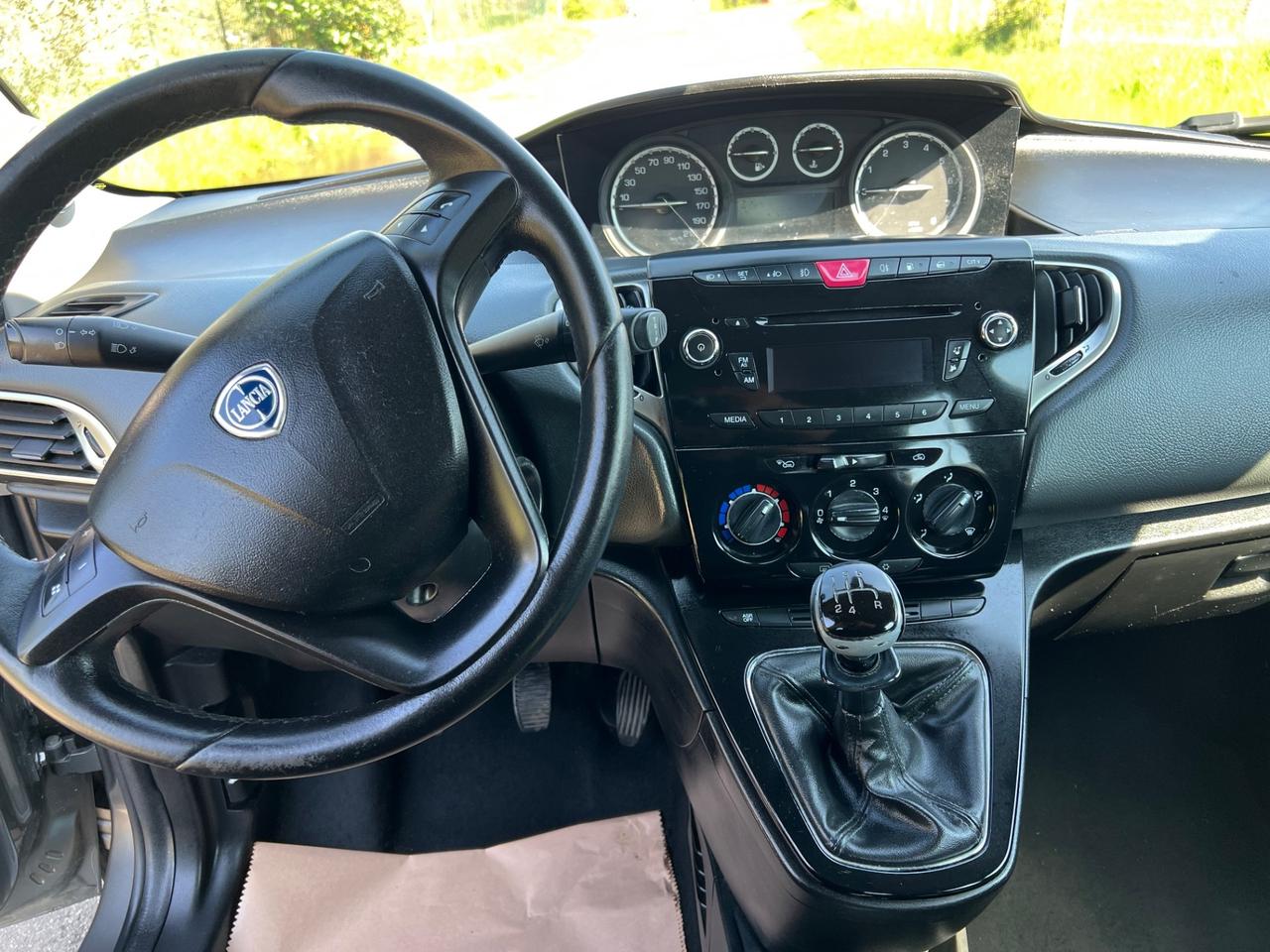 Lancia Ypsilon 0.9 TwinAir 85 CV 5 porte Metano Ecochic Silver