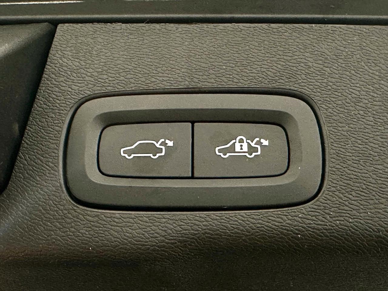 Volvo XC 60 XC60 T6 Recharge Plug-in Hybrid AWD automatico Plus Bright