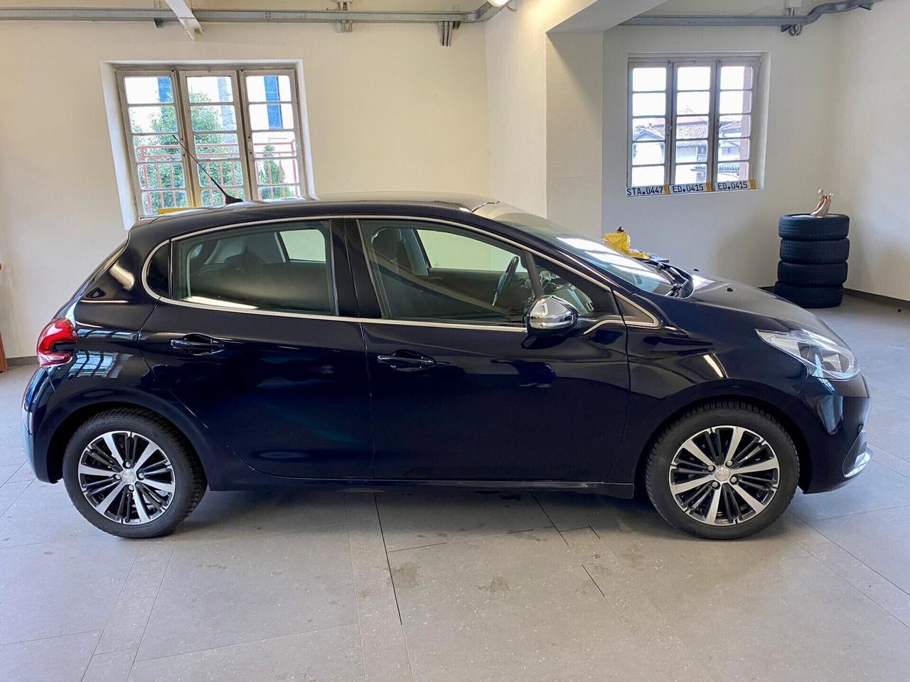 Peugeot 208 PureTech 82 5 p. Allure NAVI/CAMERA/NEOP