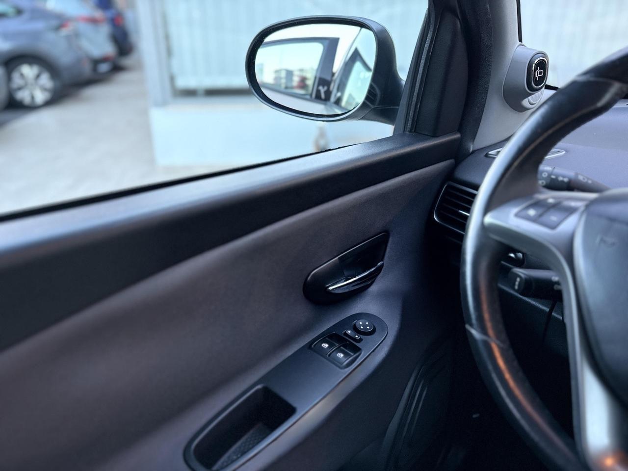 Lancia Ypsilon 1.2 Benzina 69CV E5 - 2011