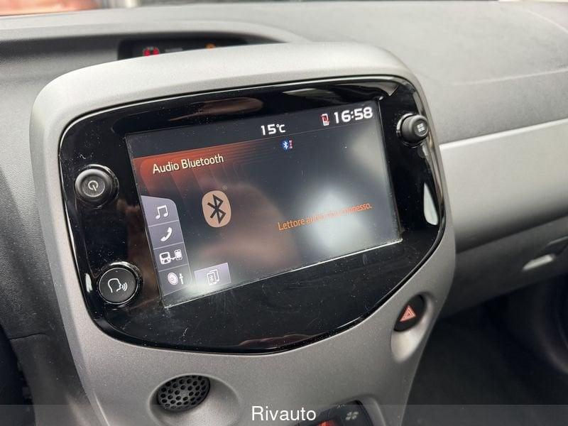 Toyota Aygo Aygo Connect 1.0 VVT-i 72 CV 5 porte x-play