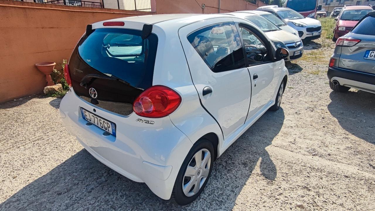 Toyota Aygo 1.0 12V VVT-i 5 porte Now Connect