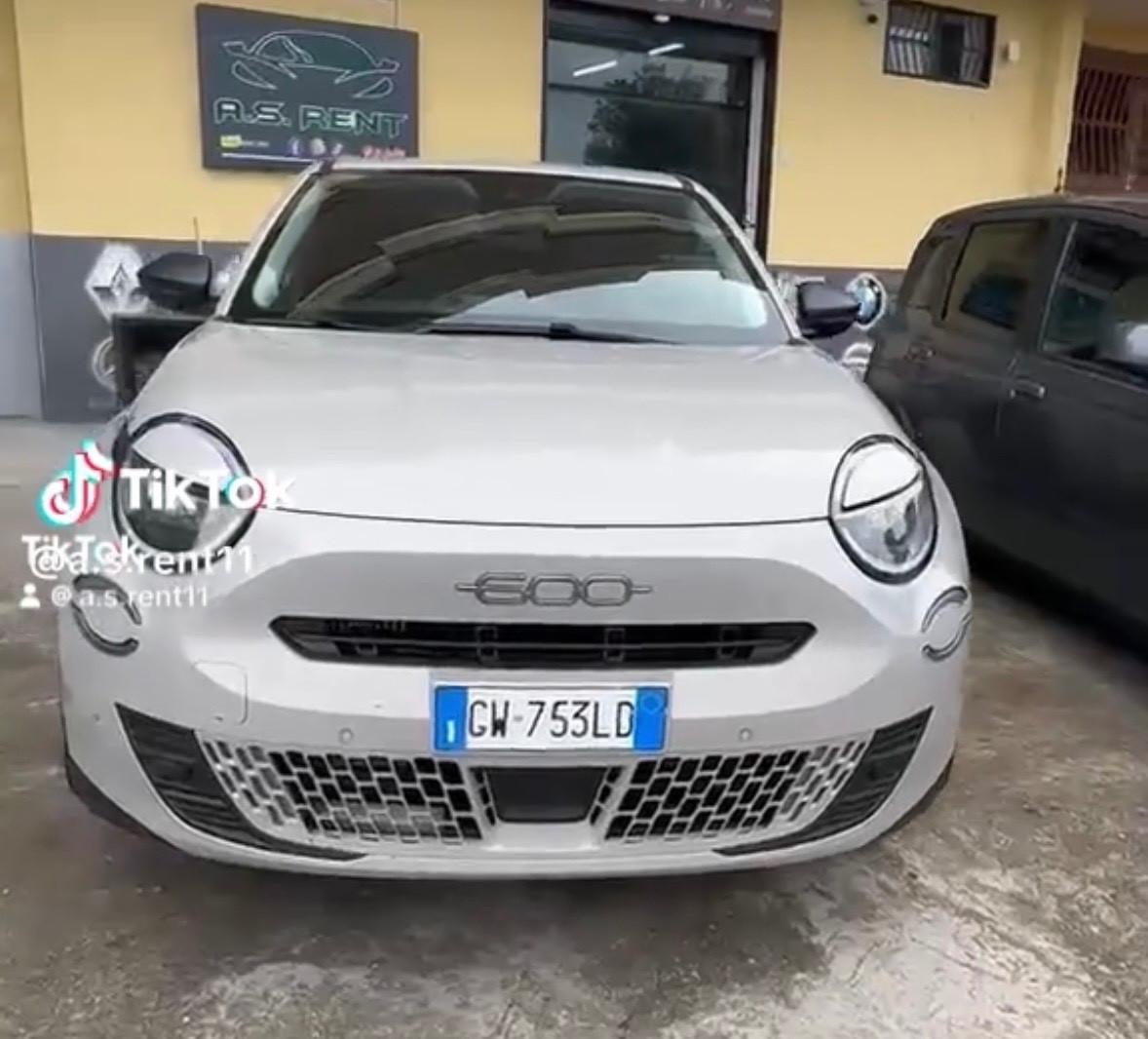 Fiat 600 Hybrid 110 CV DCT MHEV Business