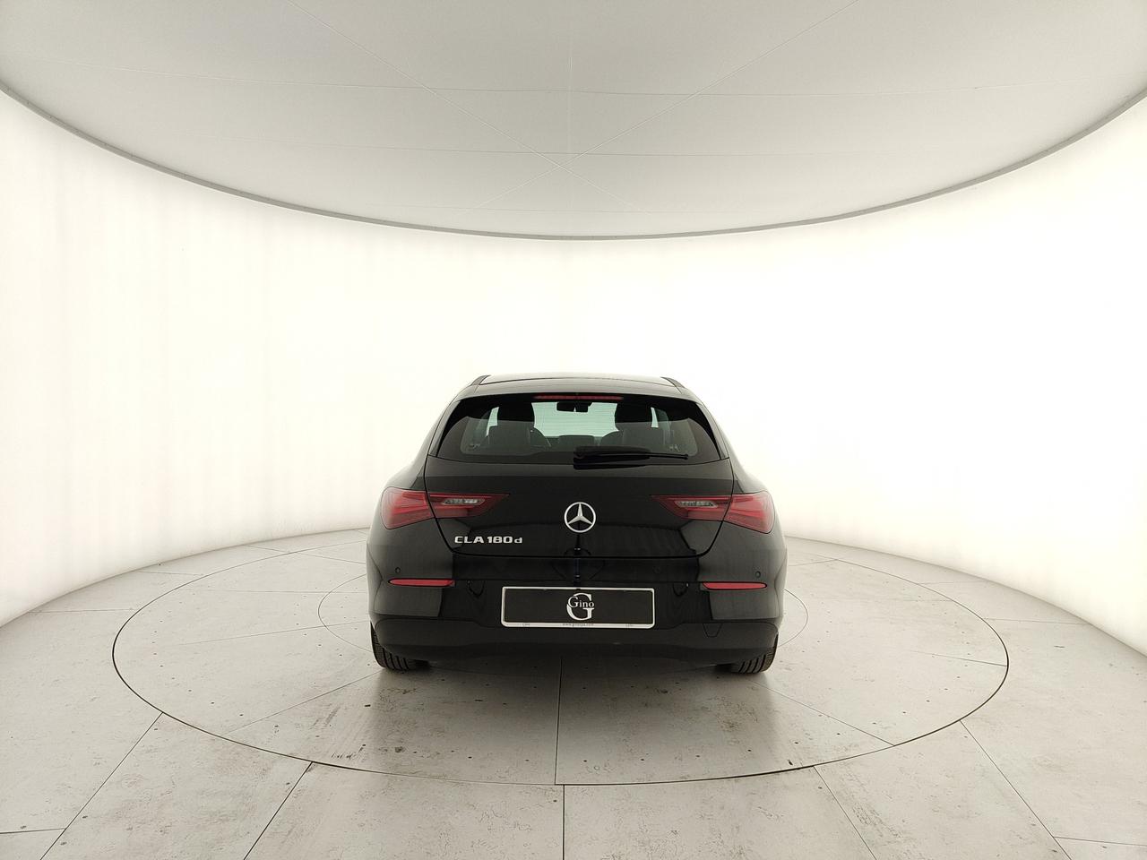 Mercedes-Benz CLA Shooting Brake 180 d Advanced auto