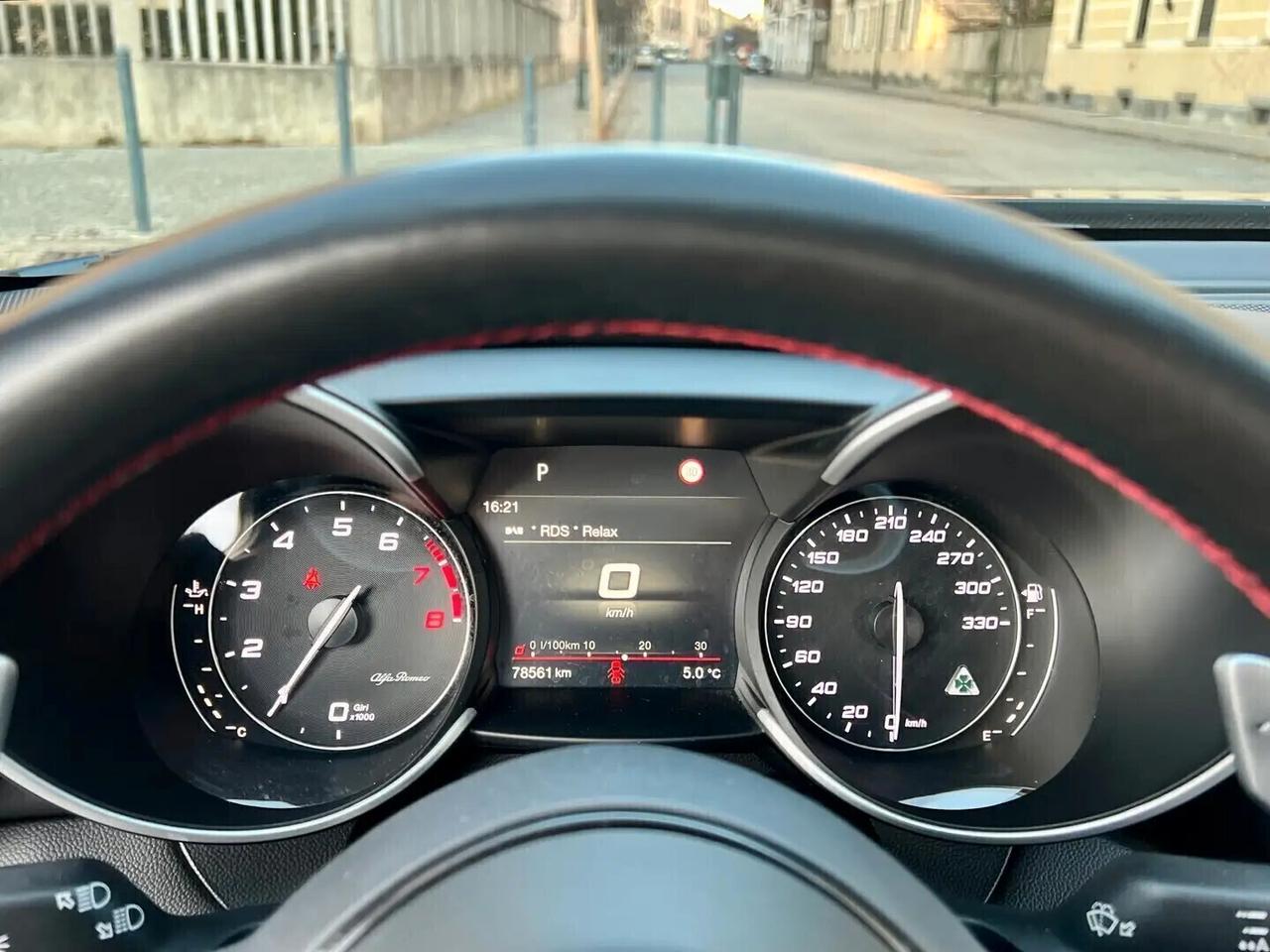 Alfa Romeo Giulia 2.9 T V6 AT8 Quadrifoglio