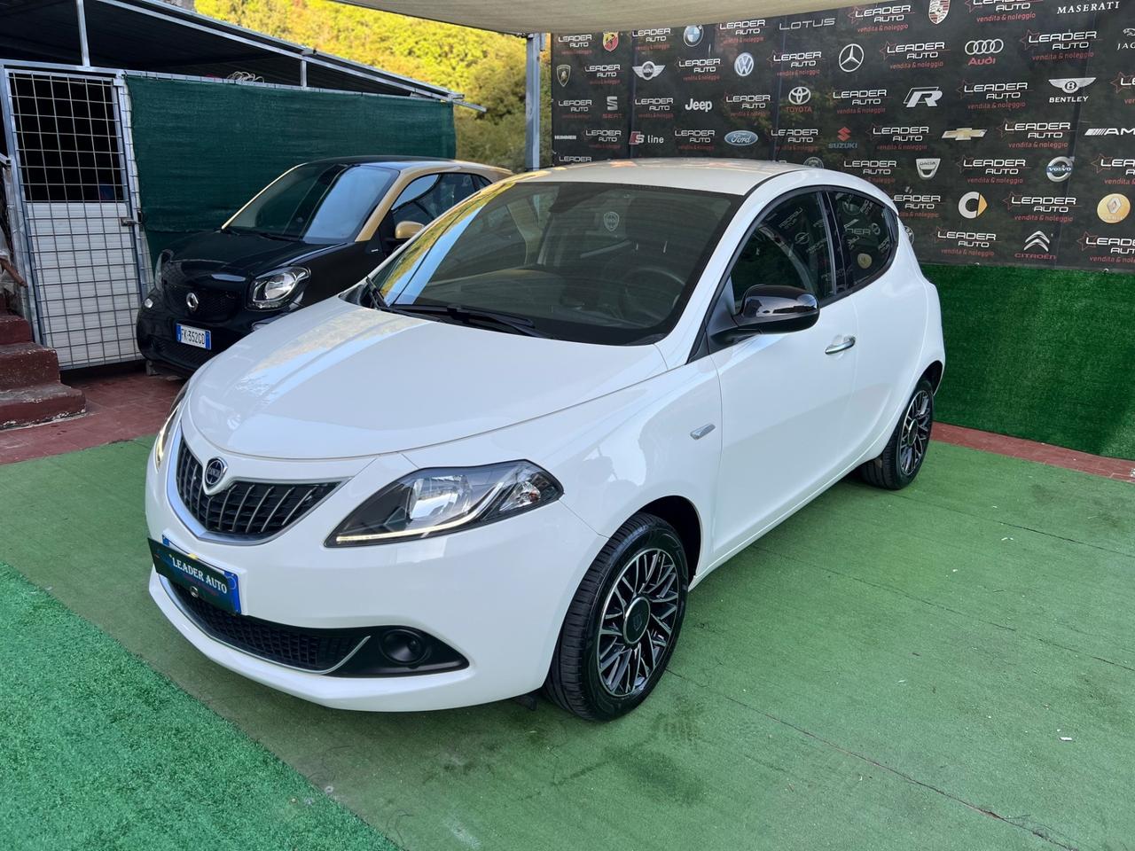 Lancia Ypsilon 1.0 FireFly 5 porte S&S Hybrid Silver