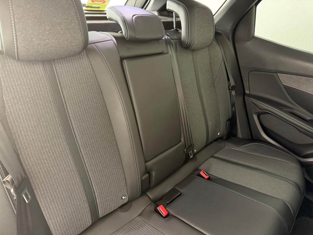 Peugeot 3008 BlueHDi 130 EAT8 Allure Pack