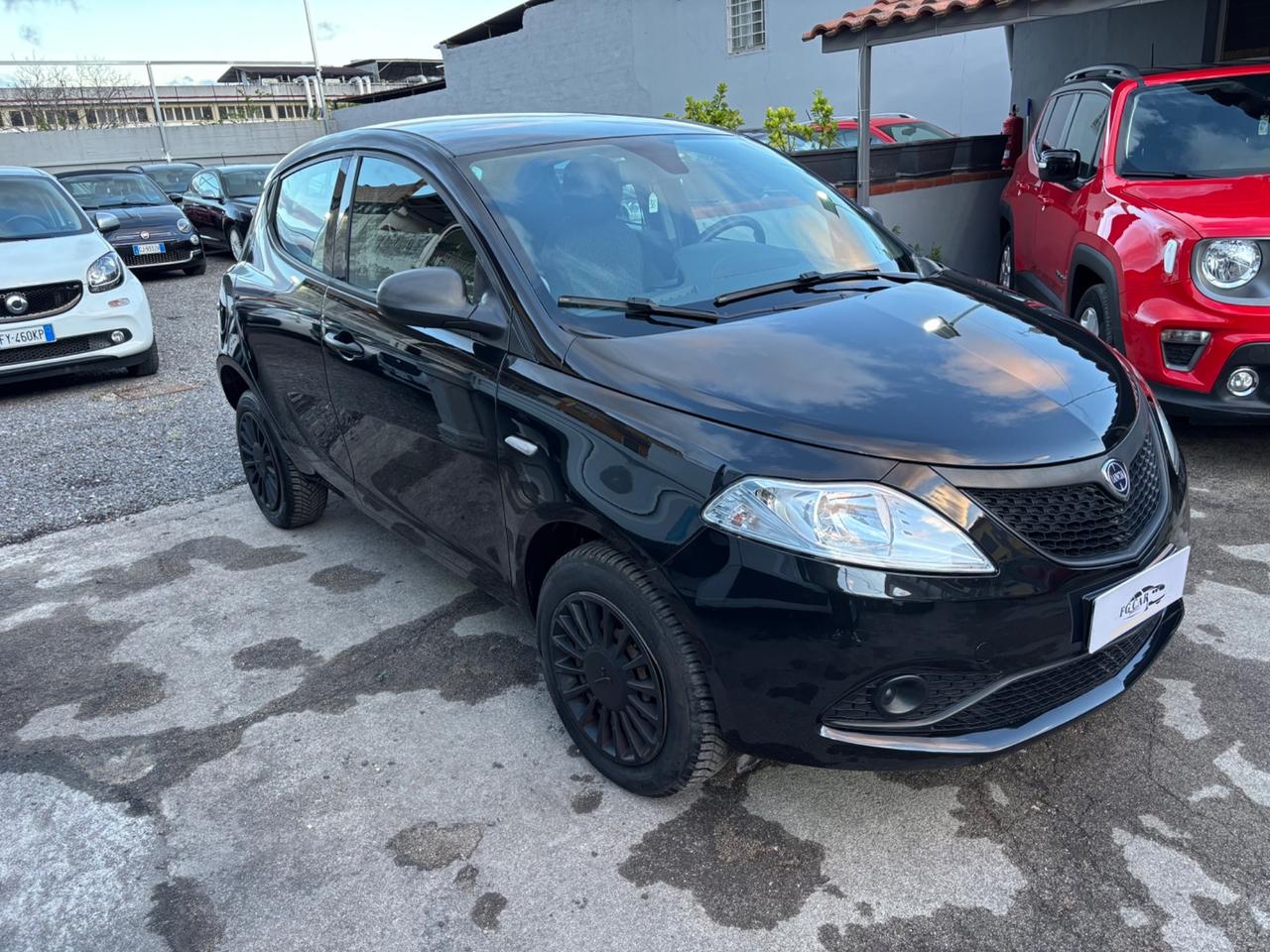 Lancia Ypsilon 0.9 TwinAir 85 CV 5 porte Metano Ecochic Silver