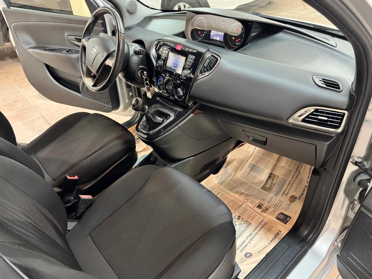 Ypsilon 1.2 69 CV 5 porte S&S Gold AZIENDALE