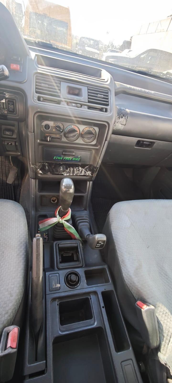 Mitsubishi Pajero GLX 2.5 TD 5 posti