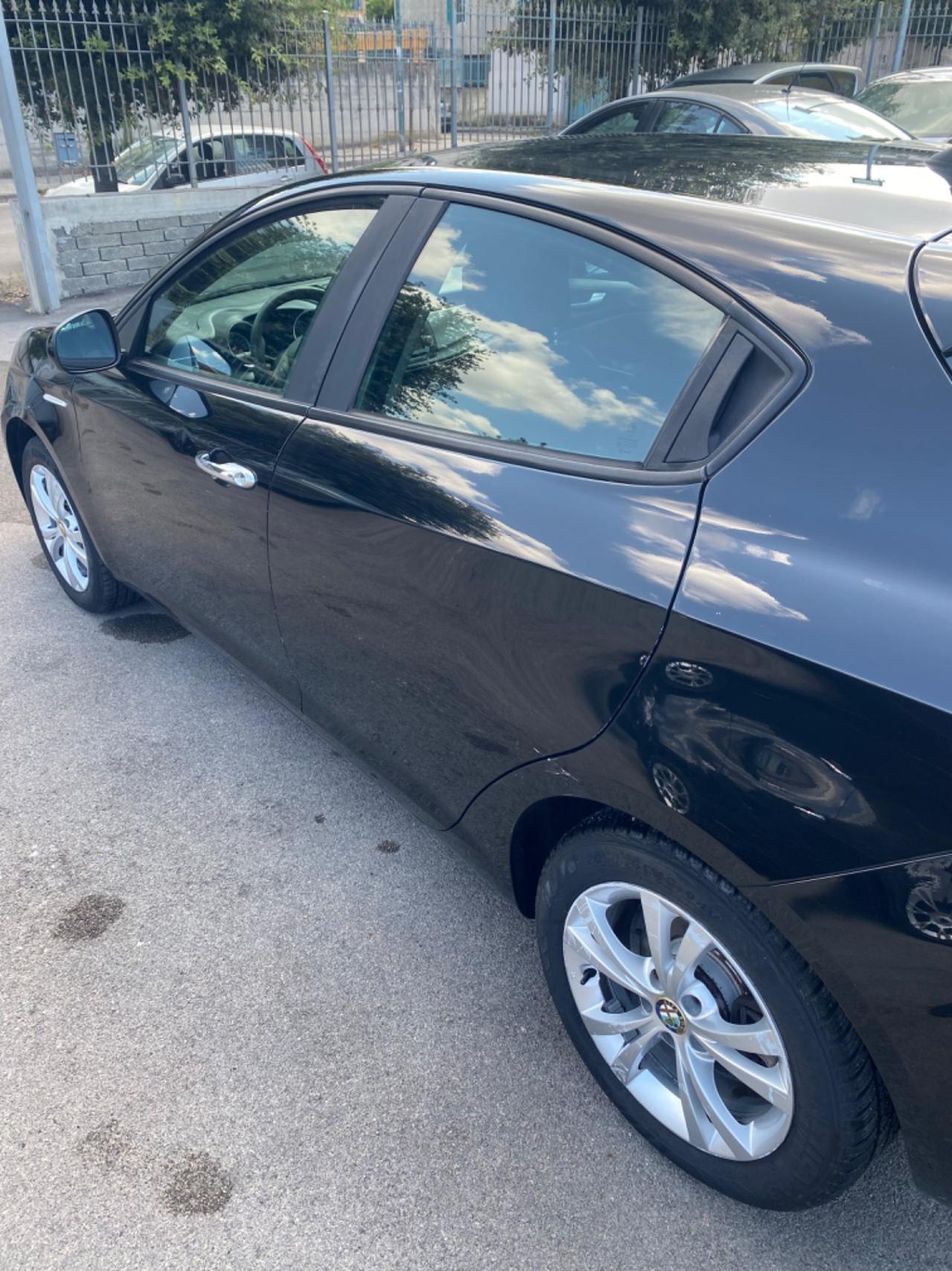 Alfa Romeo Giulietta 1.4 T-Jet GPL 2014 Full