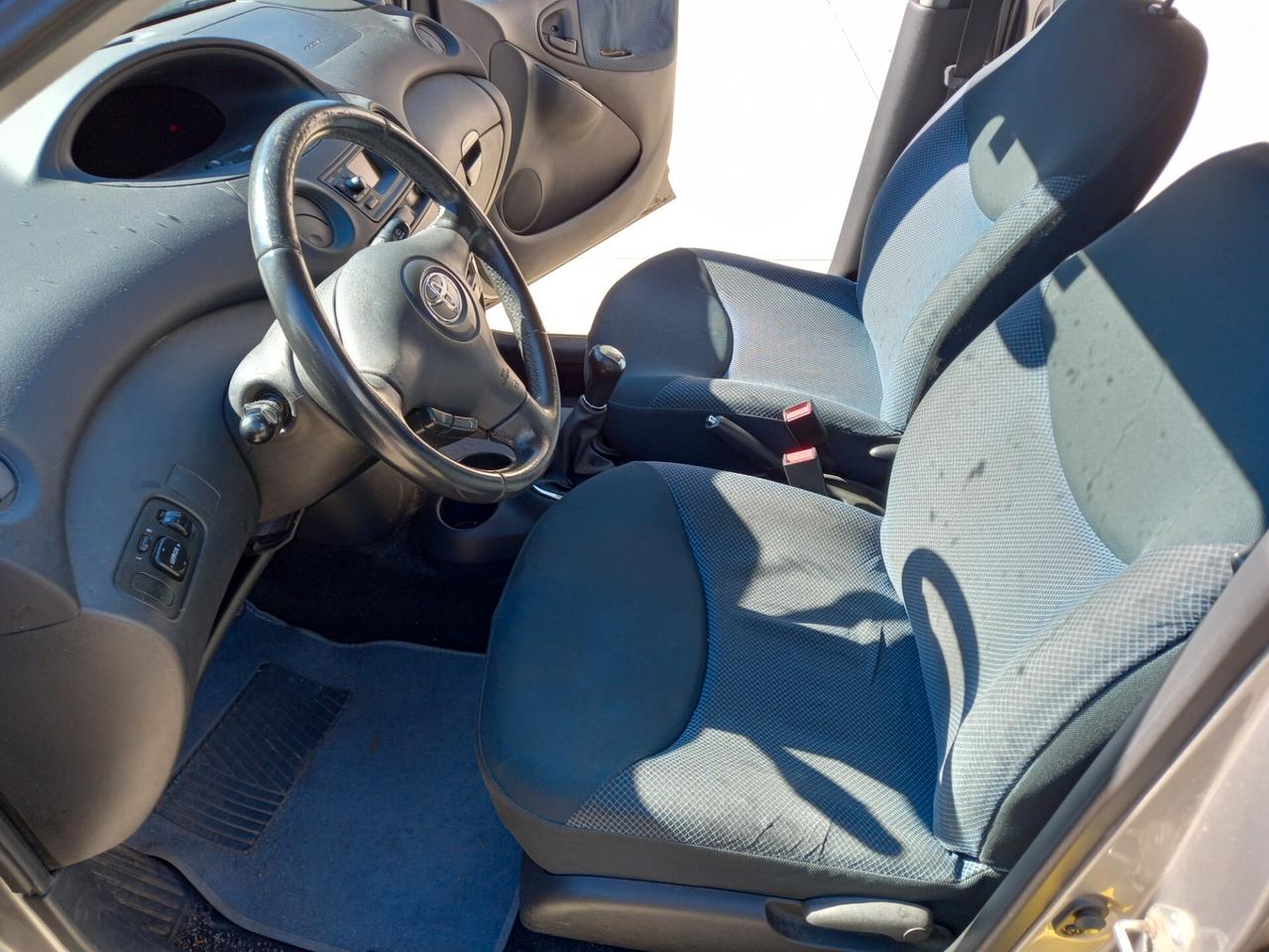 Toyota Yaris 1.0 5 porte Sol