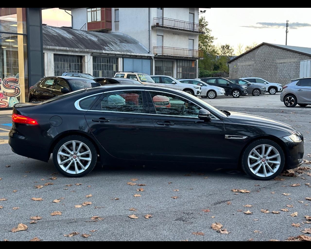 JAGUAR XF 2ª serie (X260) - XF 2.0 D 180 CV aut. Prestige