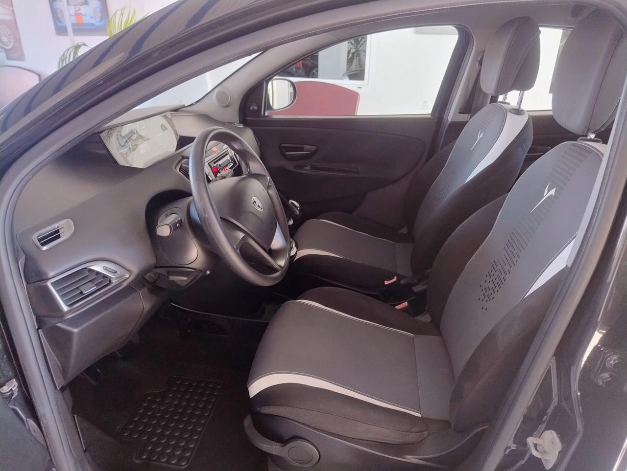 Lancia Ypsilon 1.2 69 CV 5 porte Elefantino
