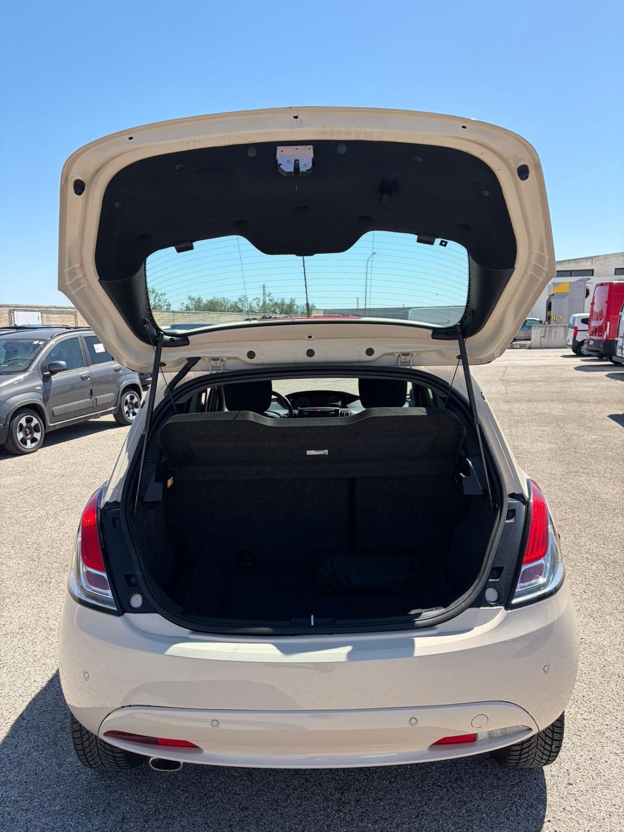 Lancia Ypsilon 1.2 69 CV 5 porte GPL Ecochic Gold