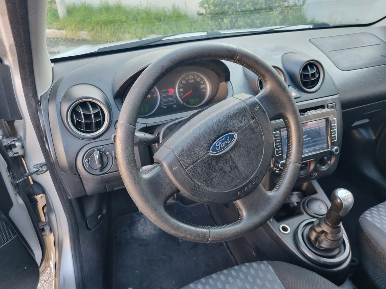 Ford Fiesta 1.4 16V 5p. Ghia