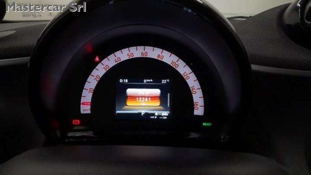 SMART ForFour NEOPATENTATI Forfour eq Passion my19 TG : FZ017HK