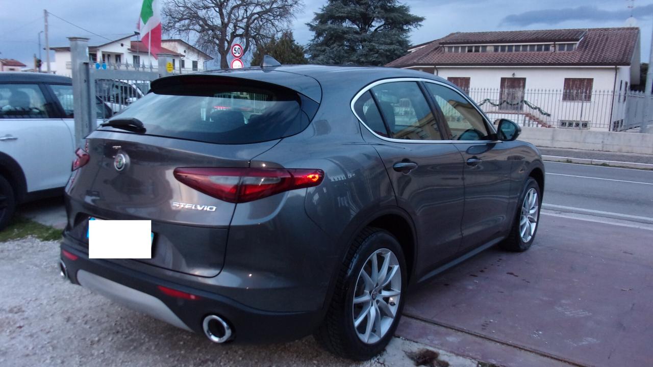 Alfa Romeo Stelvio 2.2 Turbodiesel 210 CV AT8 Q4 Executive