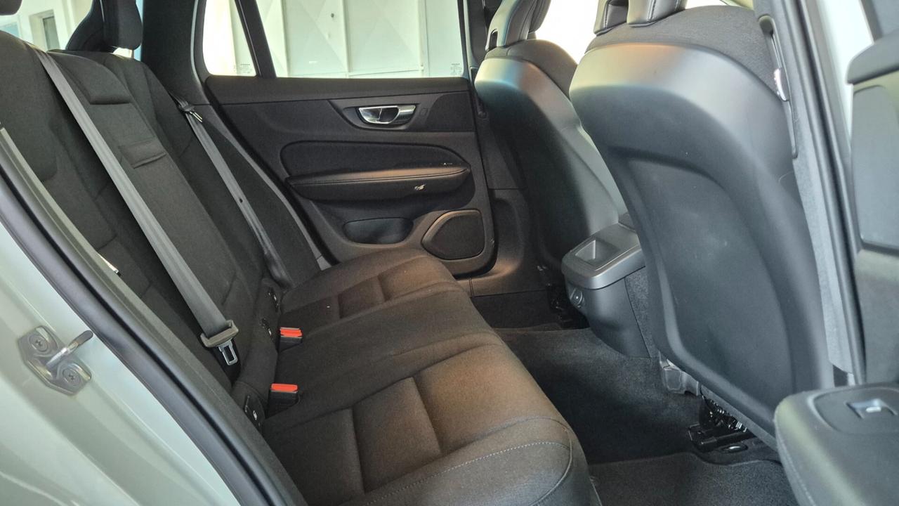 Volvo V60 B4 (d) Geartronic Momentum Business