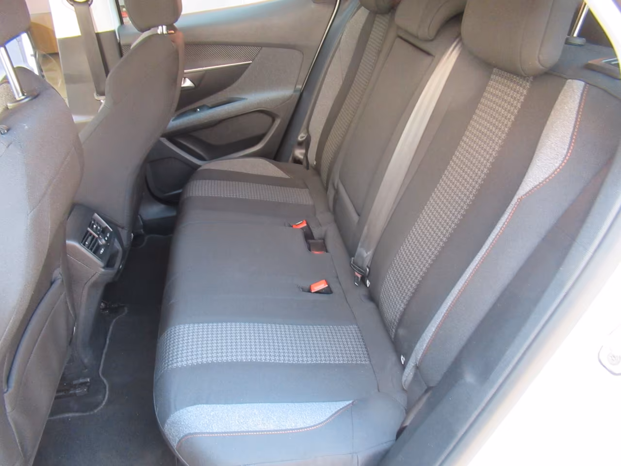 Peugeot 3008 BlueHDi 130 S&S EAT8 Business