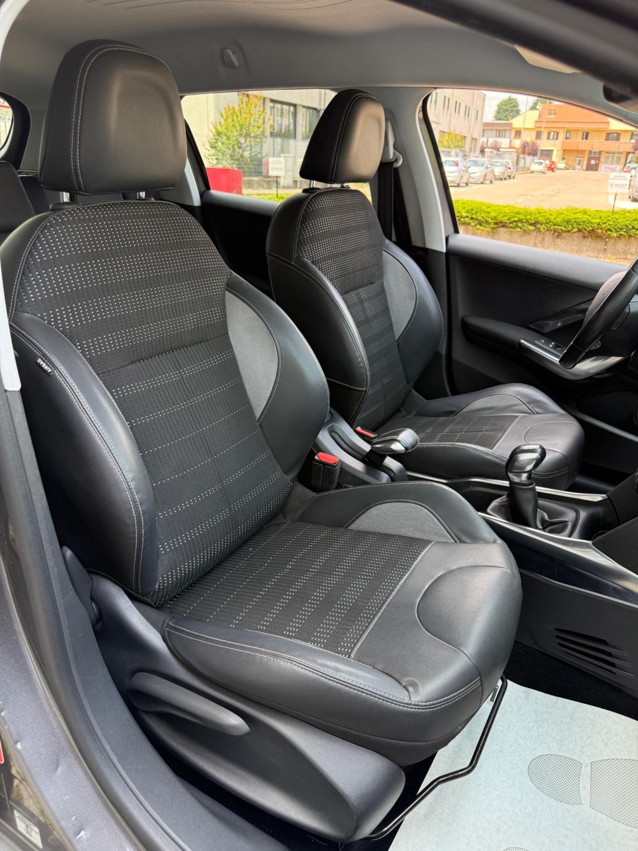 Peugeot 2008 1.2 VTi 82CV Cerchi*Navi*Pelle*Sensori