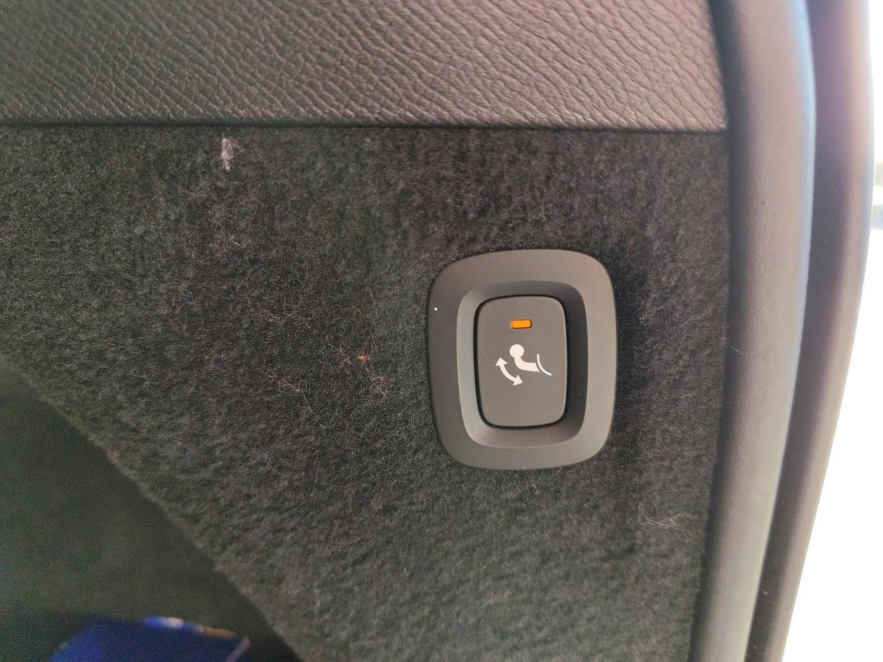 Volvo XC90 2.0 t8 phev R-design awd 303cv 7 Posti