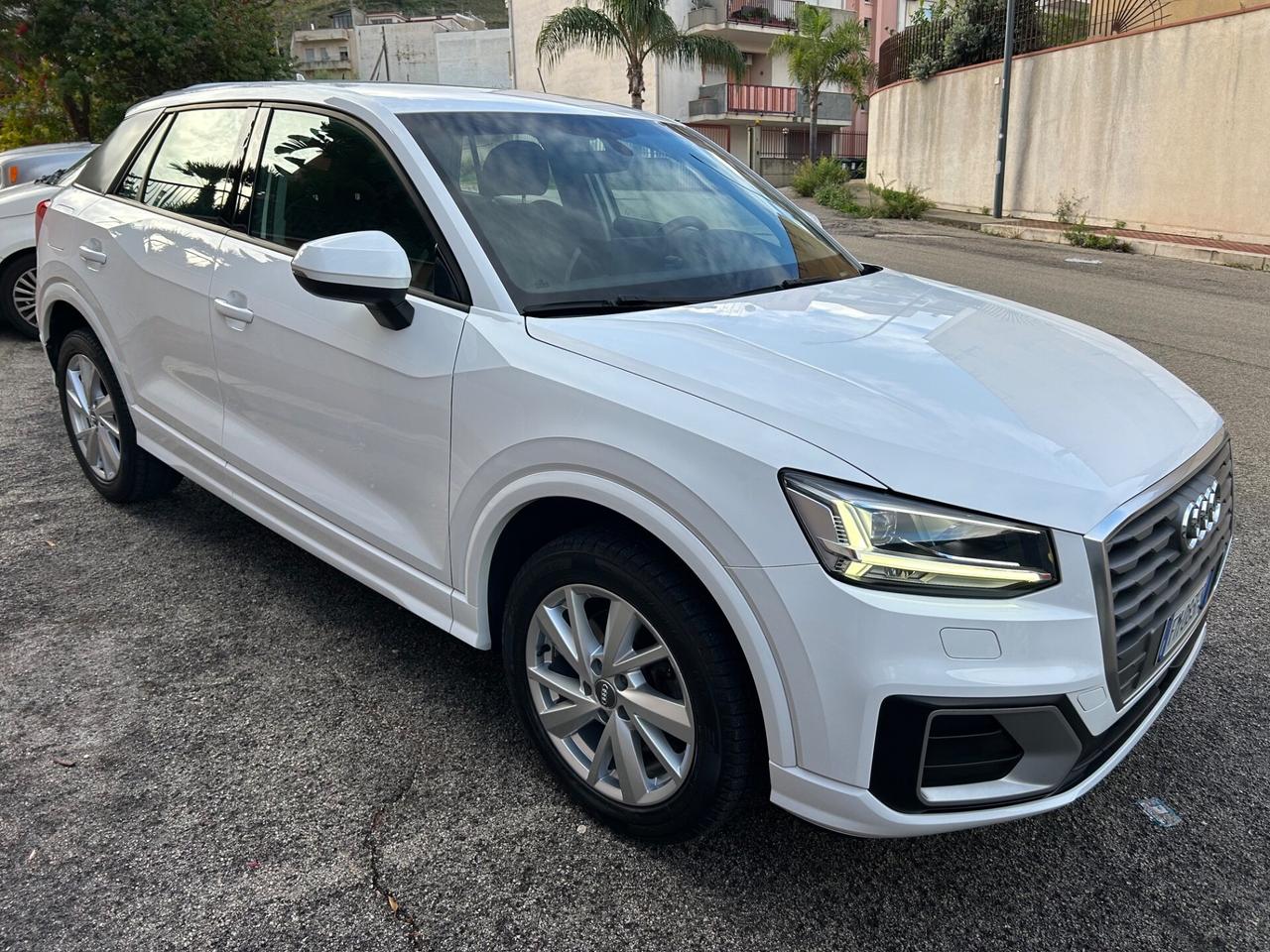 Audi Q2 1.6 TDI Sport strafull !!!!!