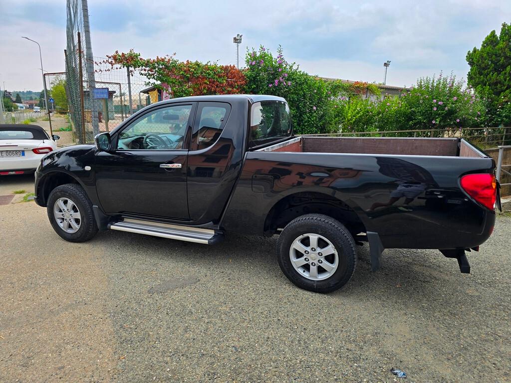 Mitsubishi L200 2.5 DI-D/136CV CLUB CUB INVITE