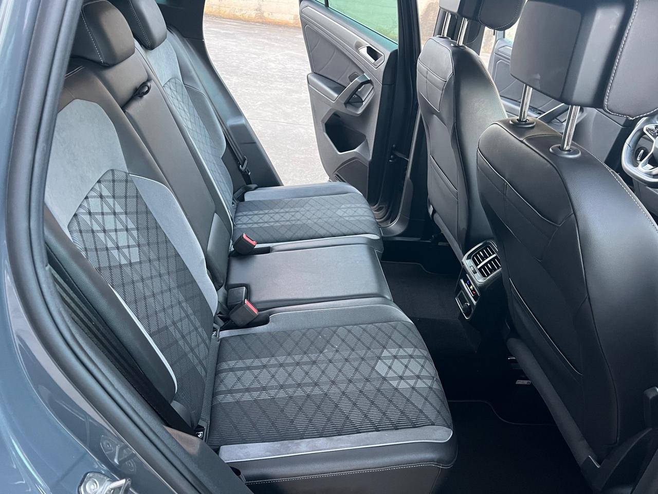 Volkswagen Tiguan 2.0 TDI 150 CV SCR DSG R-Line